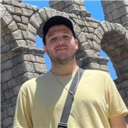 Profesor titulado como arquitecto técnico, con 5 años de experiencia en diseño y reforma de interiores.